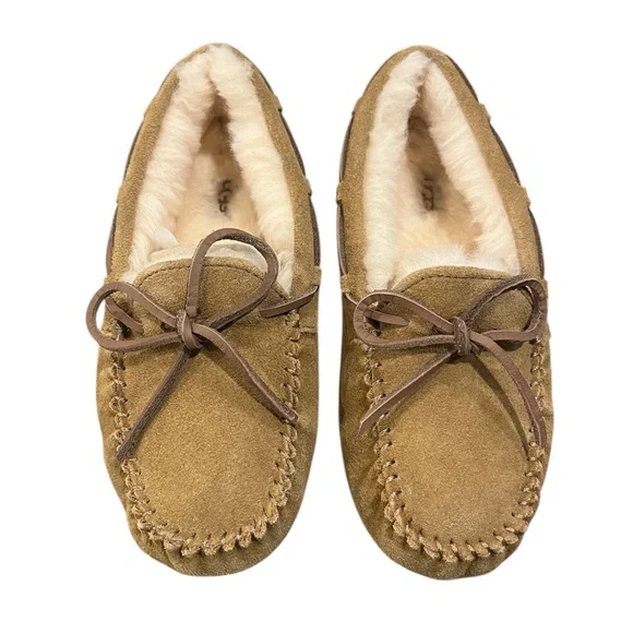 NWT and Box: Kids UGG Dakota slippers in chestnut color, Size 1 (kids) - Picture 2 of 5